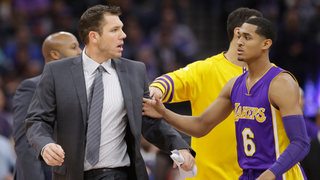Steaming Mad Luke Walton Curses Out Officials After Ejection
